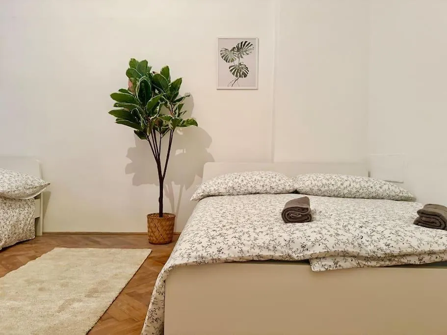 70 M2 Calm & Quiet With Free Parking Apartment Vienna 0*,  Austria